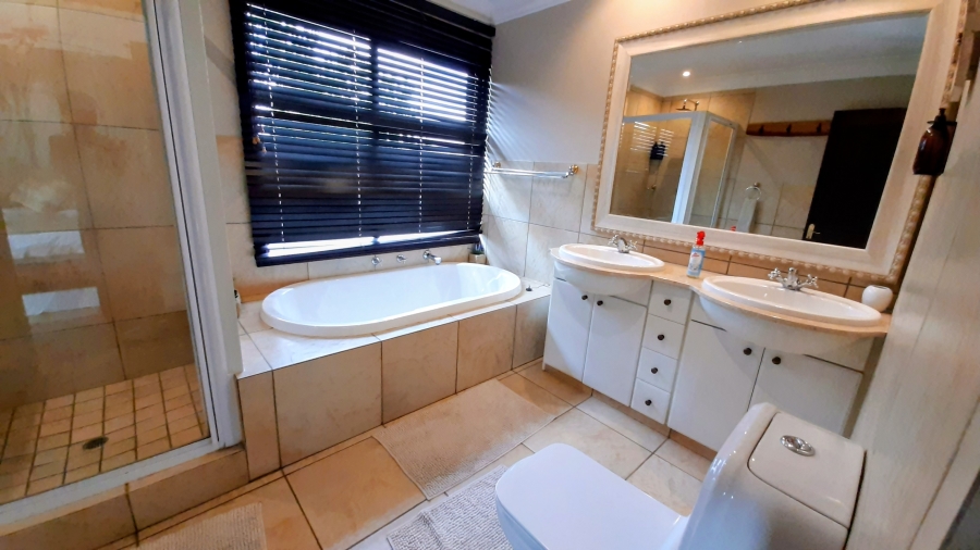 5 Bedroom Property for Sale in Pecanwood Estate North West